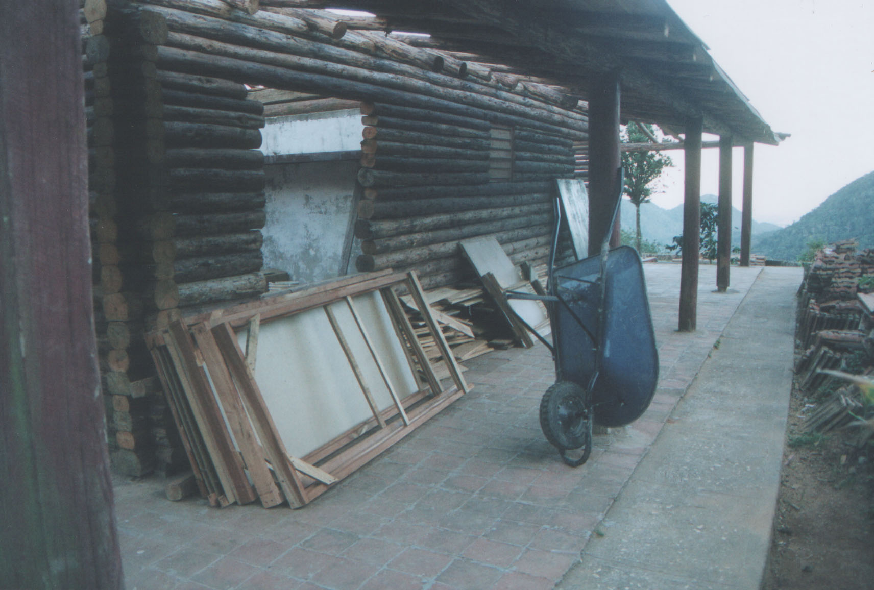 Under construction: the new Darwin Building at La Sabina, Alturas de Banao, starts to rise