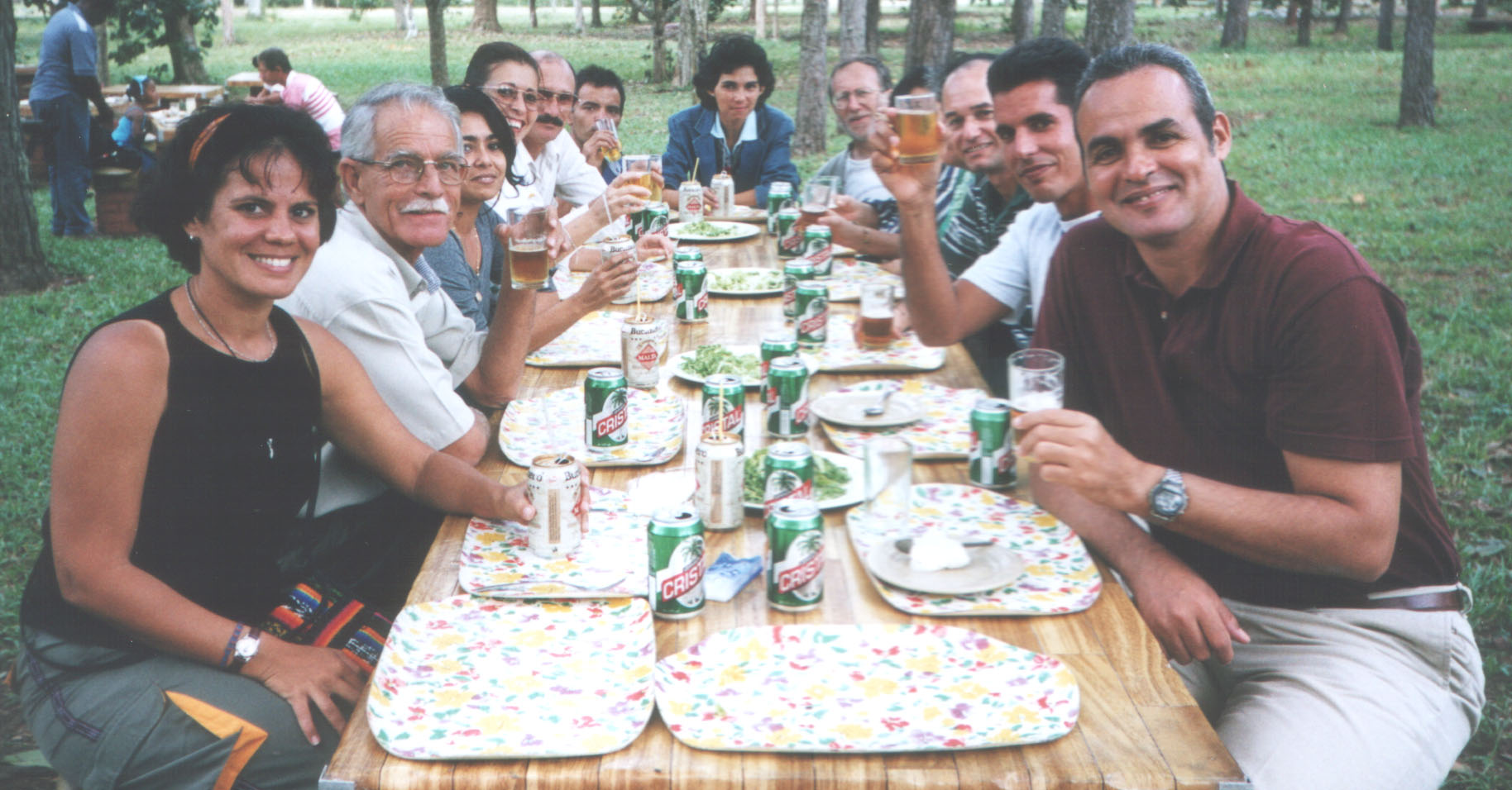 a communal lunch for some participants of the first workshop at the Jardín Botánico Nacional, November 2001